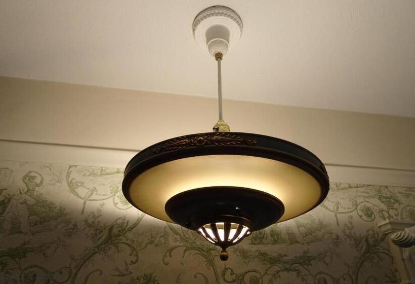 Grand Colonial Bed And Breakfast