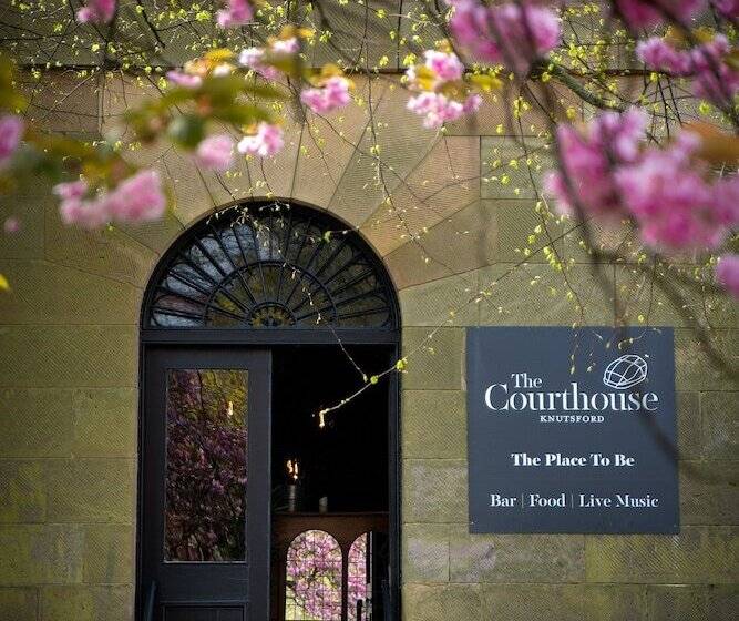 فندق فئة نجمة واحدة The Courthouse