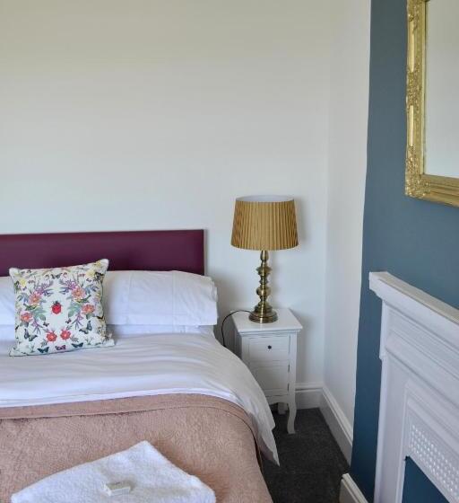 簡易ホテル The Nags Head   Room Only Accommodation