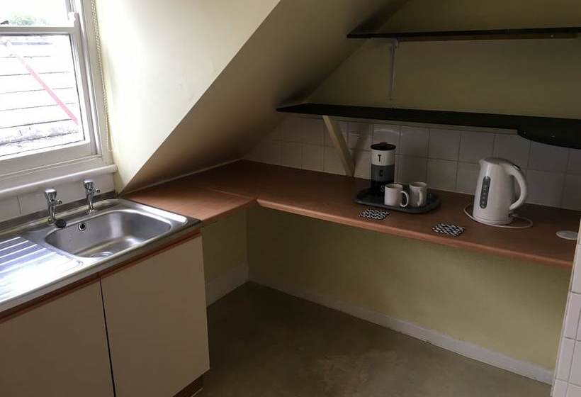 簡易ホテル The Rolleston Arms