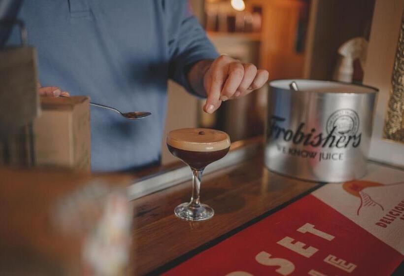 فندق Bridport Arms