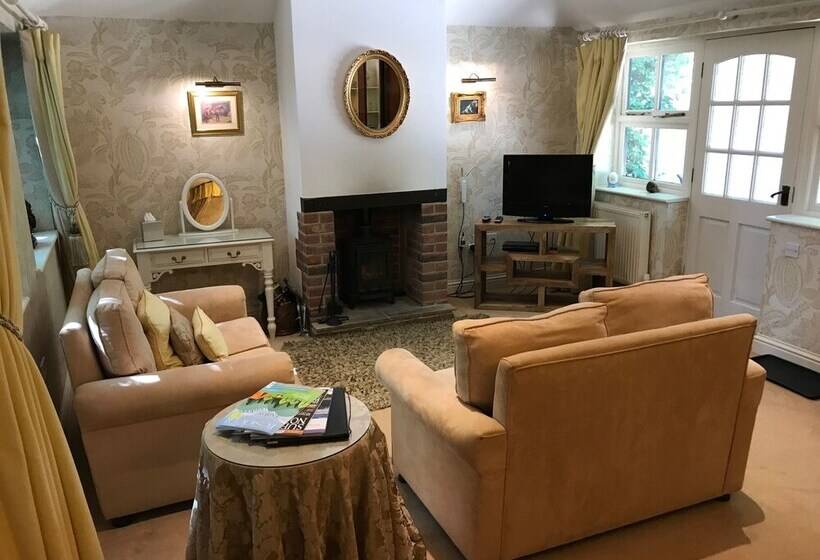 Отель Felbrigg Lodge Bed And Breakfast