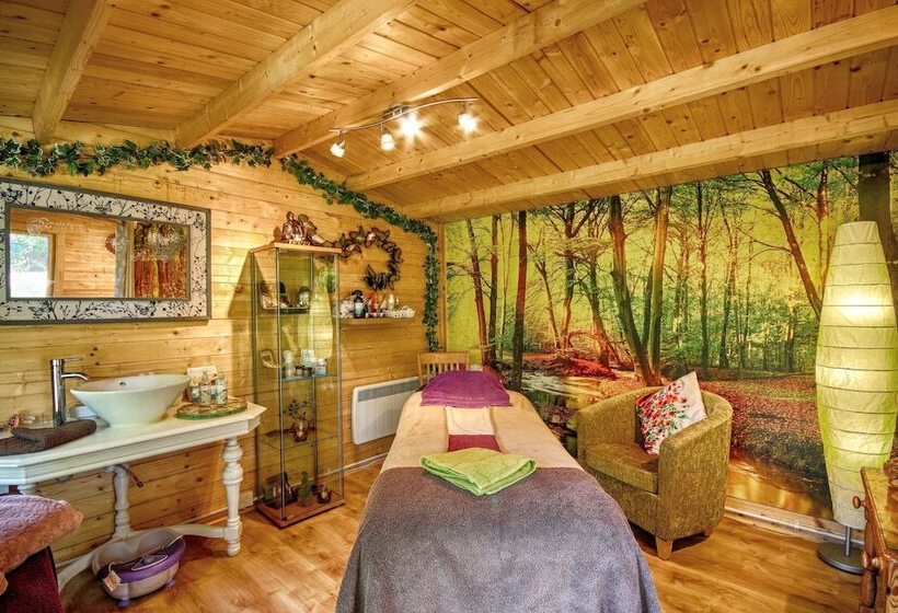 Отель Felbrigg Lodge Bed And Breakfast