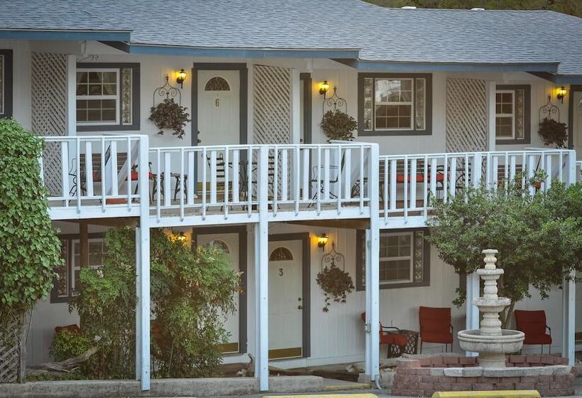 Отель Holiday Lodge On Canyon Lake