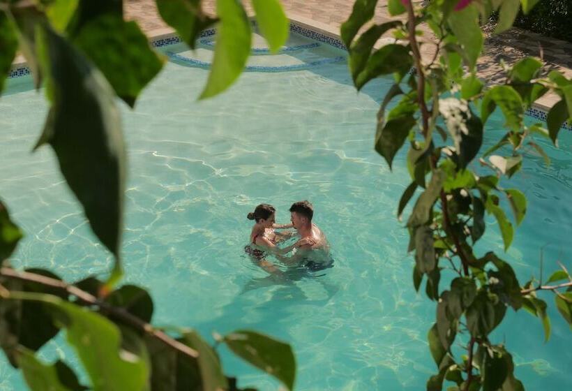 酒店 Isla Bonita Zanzibar Beach Resort