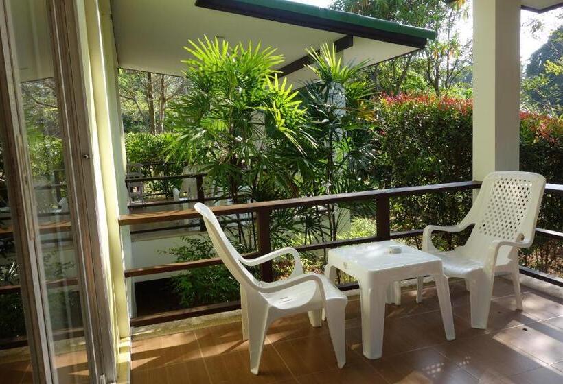 هتل Khaolak Hillside Villa