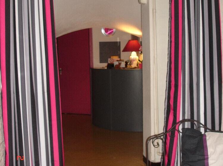 Отель Hôtel De La Marmotte