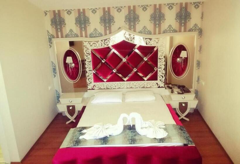 By Historial Hotel Due