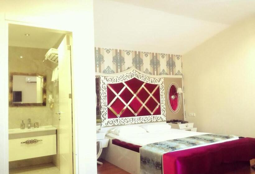 By Historial Hotel Due