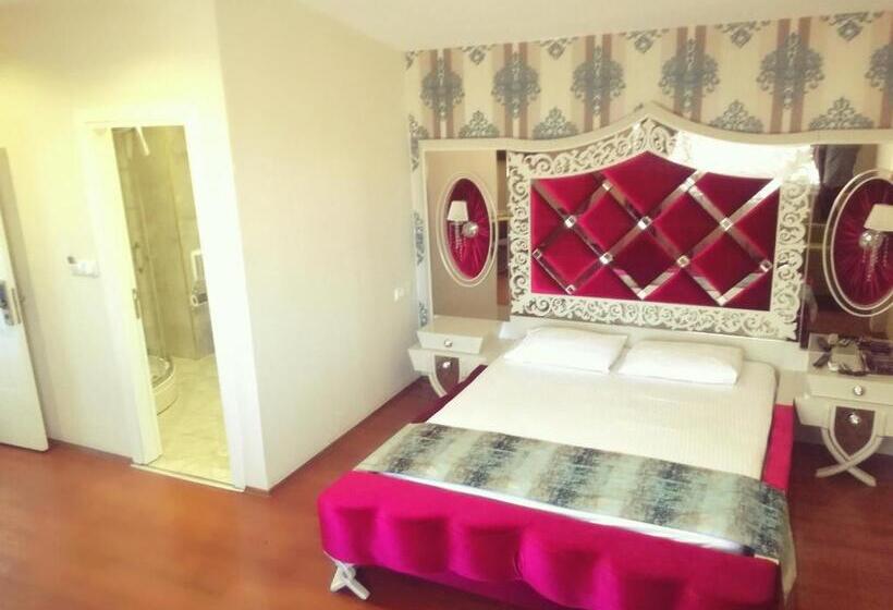 By Historial Hotel Due