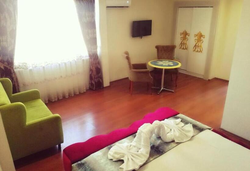 By Historial Hotel Due