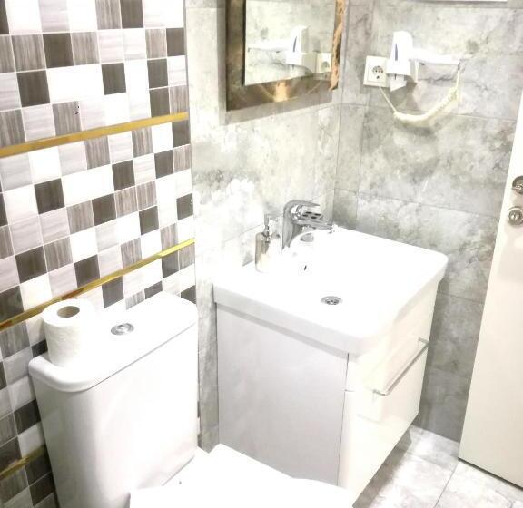 By Historial Hotel Due