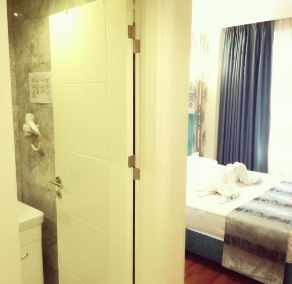 By Historial Hotel Due