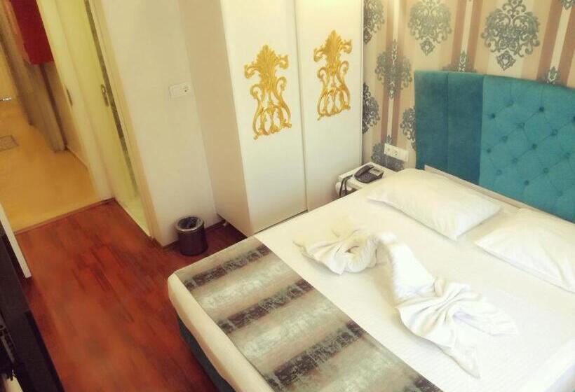 By Historial Hotel Due