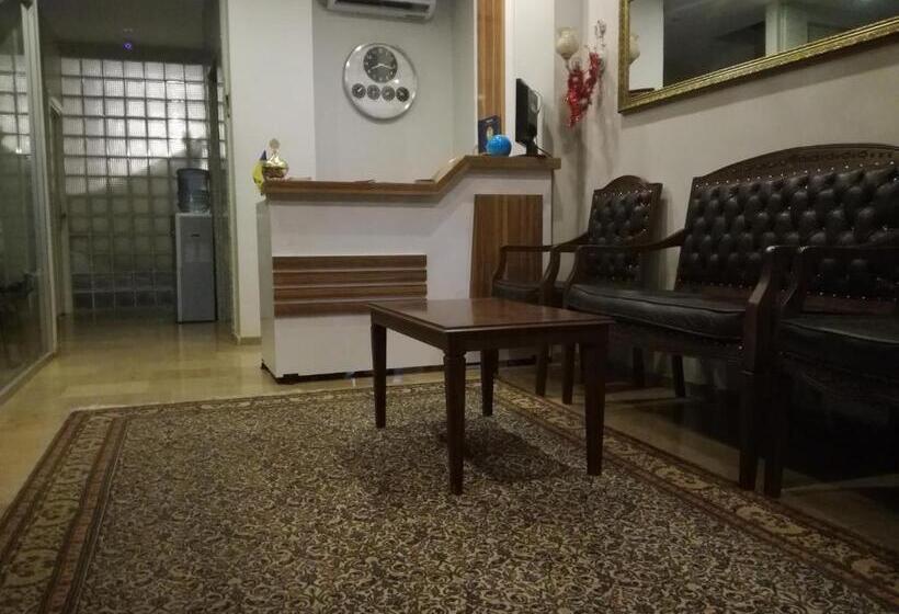 By Historial Hotel Due