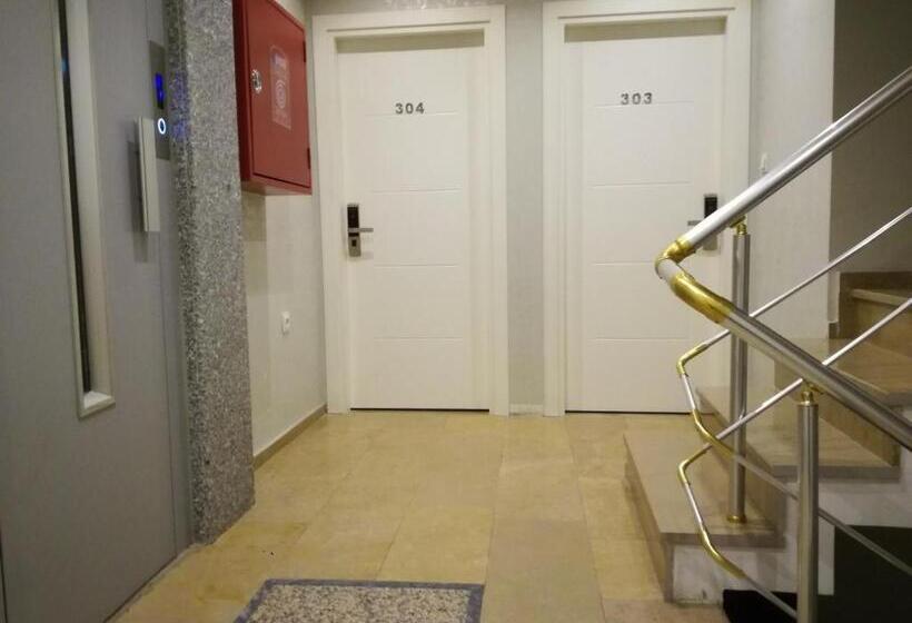 By Historial Hotel Due