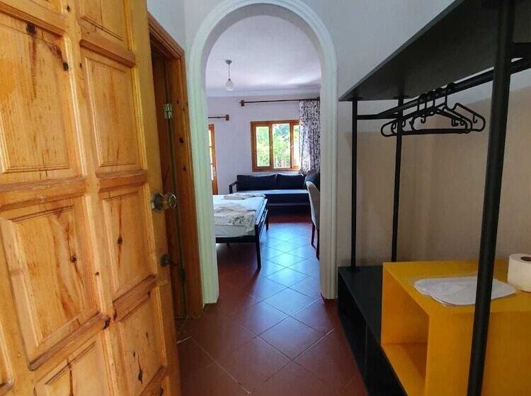 בית מלון כפרי Oblomov