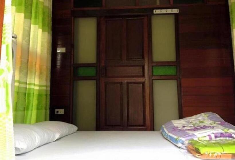 هتل Sarocha Resort Rayong