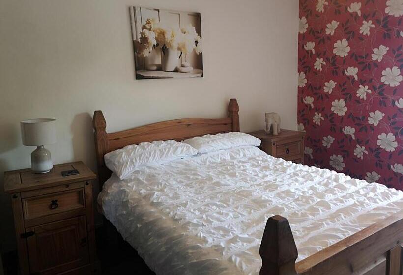 בית מלון כפרי Red Lion