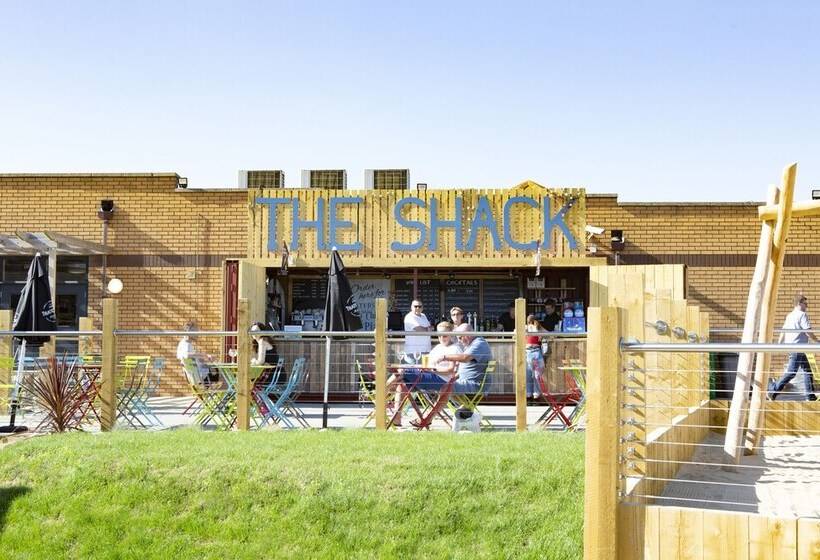 فندق Waterside Holiday Park & Spa