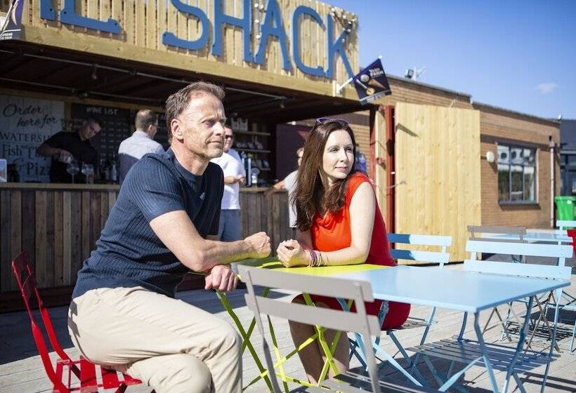 فندق Waterside Holiday Park & Spa