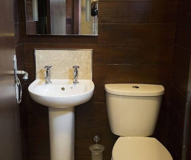 فندق Waterside Holiday Park & Spa