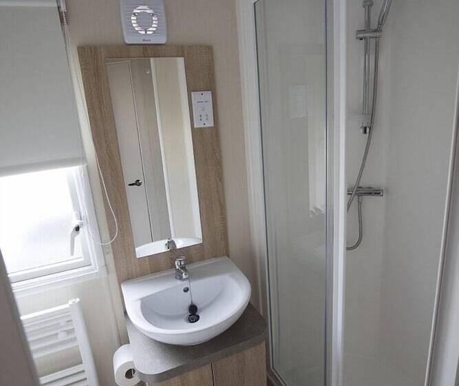 فندق Waterside Holiday Park & Spa