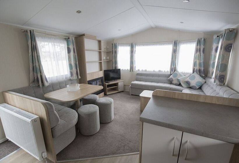 فندق Waterside Holiday Park & Spa