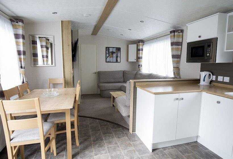 فندق Waterside Holiday Park & Spa