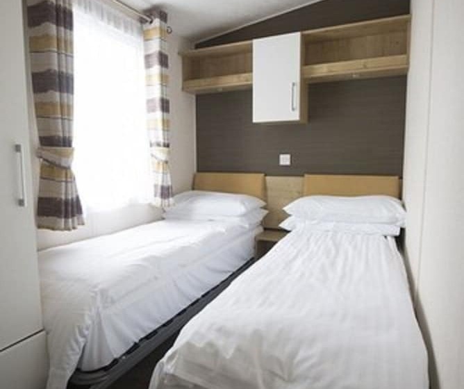 فندق Waterside Holiday Park & Spa