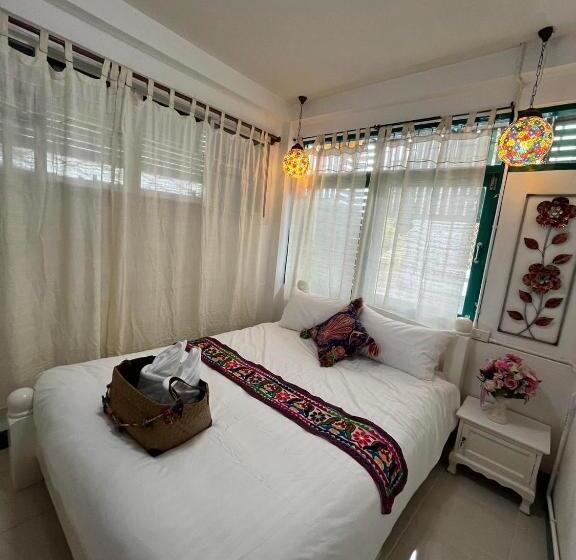 Отель Yellow Lamoon