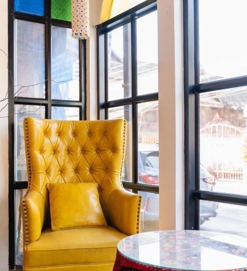 Отель Yellow Lamoon