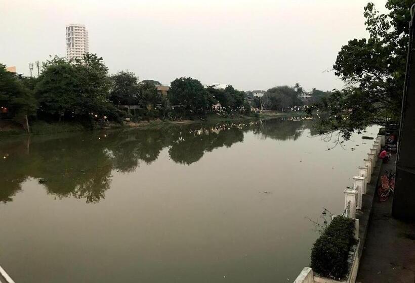 Отель Yellow Lamoon