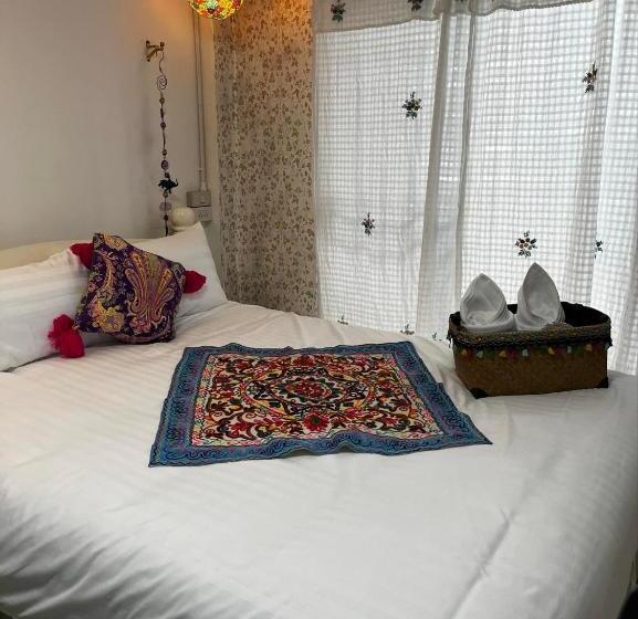 Отель Yellow Lamoon