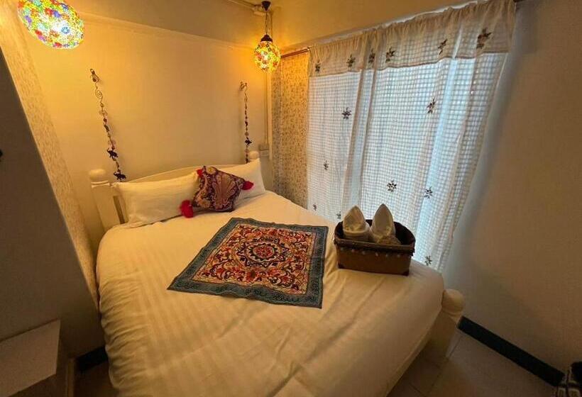 Отель Yellow Lamoon