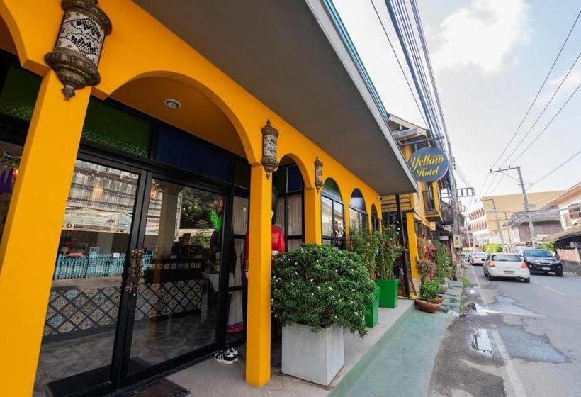 Отель Yellow Lamoon