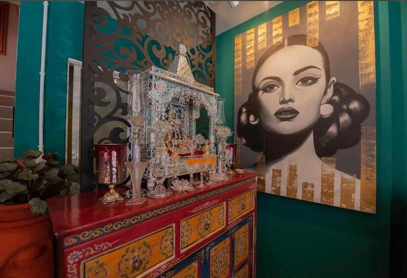 Отель Yellow Lamoon