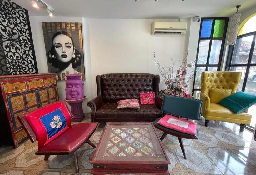 Отель Yellow Lamoon