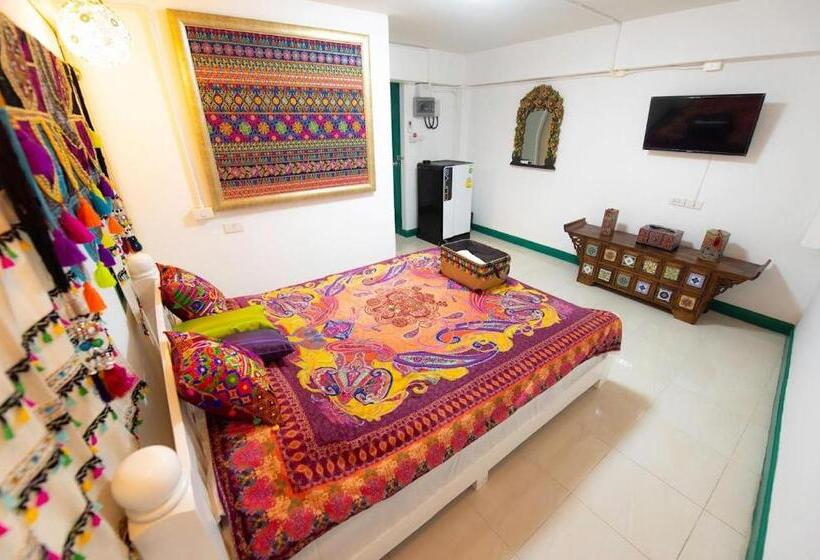 Отель Yellow Lamoon