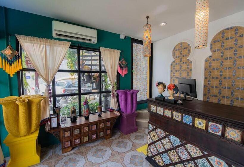 Отель Yellow Lamoon