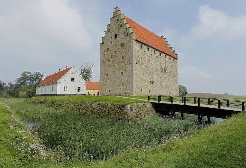 Mälarhusen Semesterby österlen   Stugor & Gårdssviter