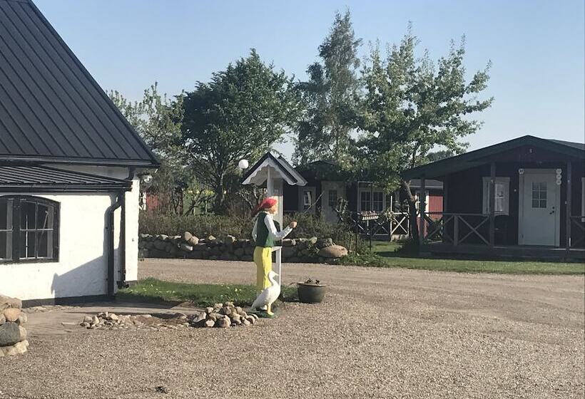 Mälarhusen Semesterby österlen   Stugor & Gårdssviter