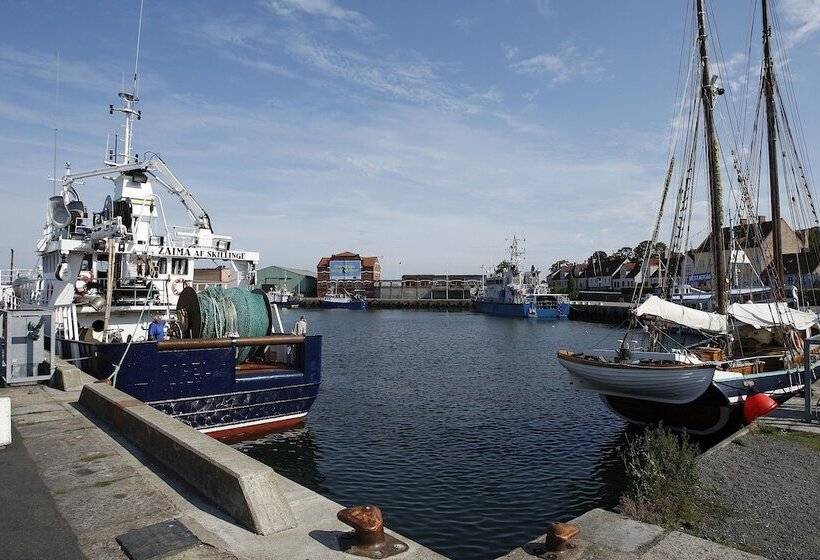 Mälarhusen Semesterby österlen   Stugor & Gårdssviter