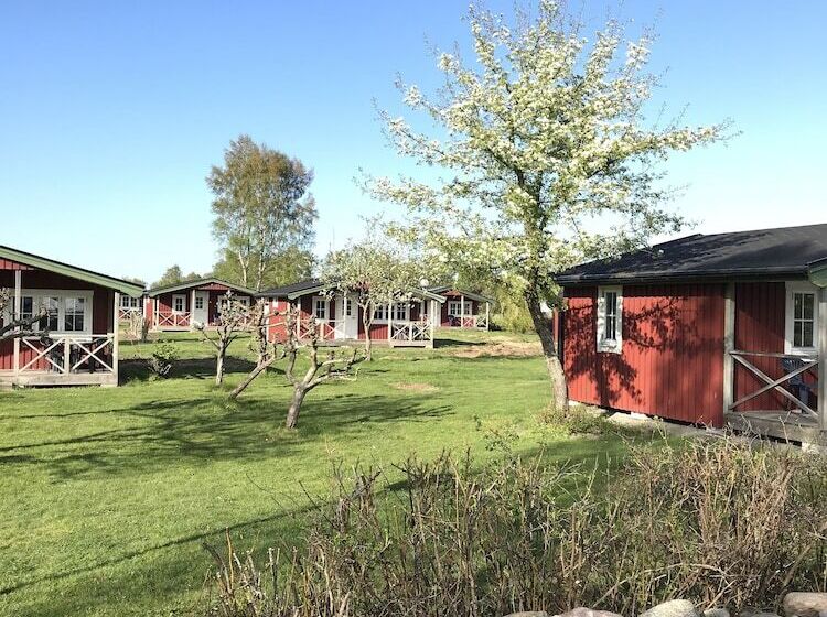 Mälarhusen Semesterby österlen   Stugor & Gårdssviter