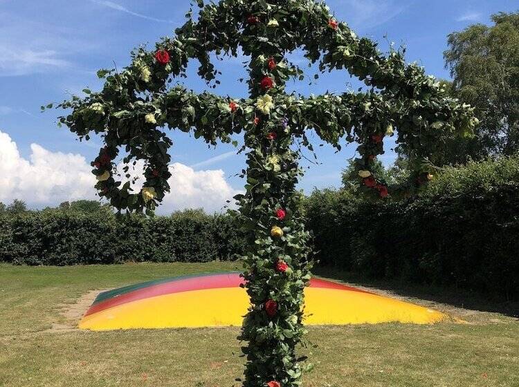 Mälarhusen Semesterby österlen   Stugor & Gårdssviter