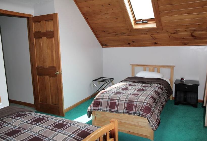 فندق على الطريق Sara Placid Inn & Suites