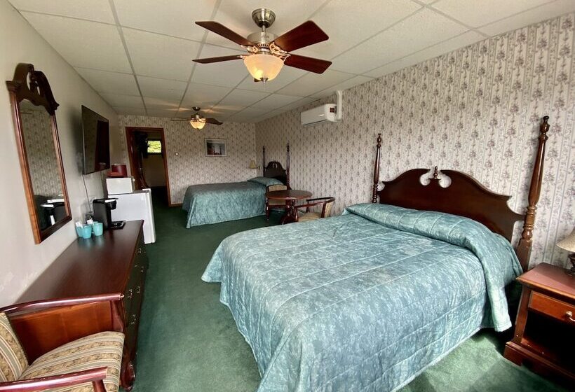 فندق على الطريق Sara Placid Inn & Suites