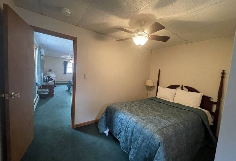 فندق على الطريق Sara Placid Inn & Suites