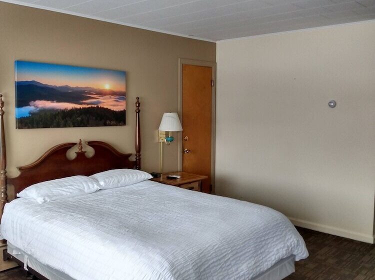 فندق على الطريق Sara Placid Inn & Suites