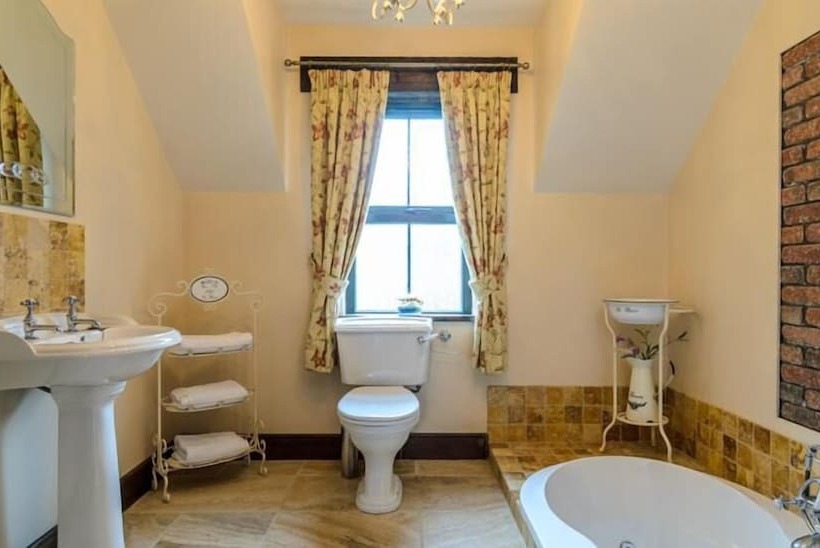 بنسيون Kesh Country Manor